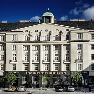 Grandezza Luxury Palace מלון